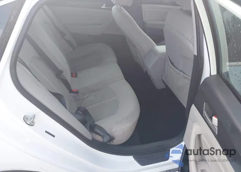 2017 Hyundai Sonata Sport z USA, uszkodzony, nr VIN 5NPE34AF9HH503273